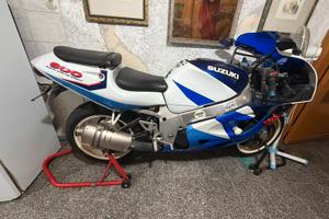 Moto Suzuki