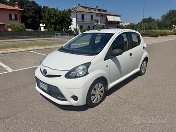 Toyota Aygo 1.0 12V VVT-i 5 porte 68Cv*Navi*Neopat