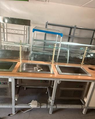 Vetrina gastronomia tavoli e sedie