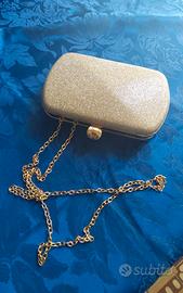Pochette in metallo dorato