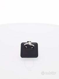 Anello in Oro Bianco 18 kt con Margherita di Diama