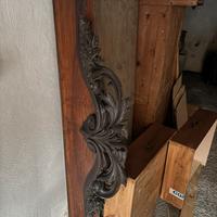 Antico armadio Luigi Filippo in noce con cimasa