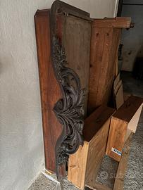 Antico armadio Luigi Filippo in noce con cimasa