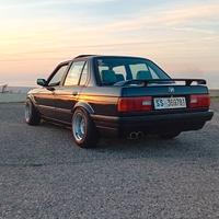 Lotto di ricambi per BMW E30 in blocco