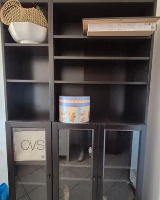 Libreria Billy nero-marrone con ante basse
