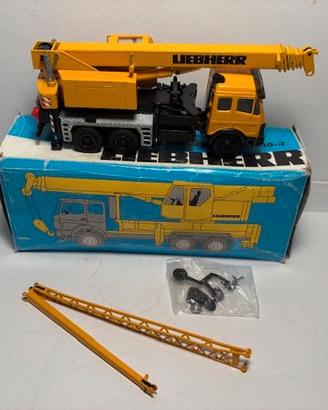 AUTOGRU LIEBHERR SU CAMION MERCEDES