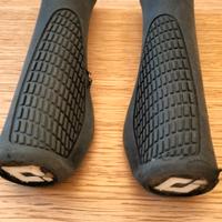 Manopole MTB ergonomiche ODI