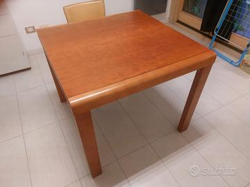 Tavolo in legno  90 x 90 allungabile