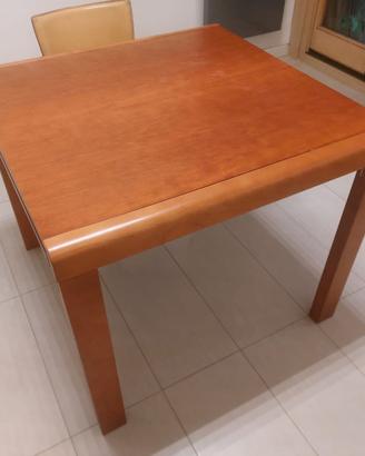 Tavolo in legno  90 x 90 allungabile