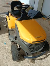 Trattorino taglia erba