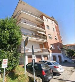 Immobile in asta di 121 m² con box auto a Varese