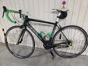 bici da corsa in carbonio