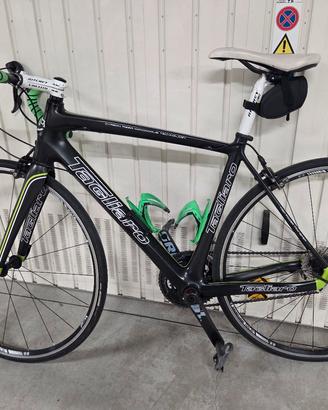 bici da corsa in carbonio