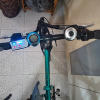 Bicicletta elettrica pieghevole 