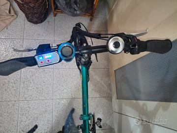 Bicicletta elettrica pieghevole 