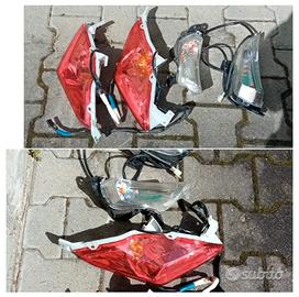 coppia frecce Yamaha XMax 300 o fari fanali
