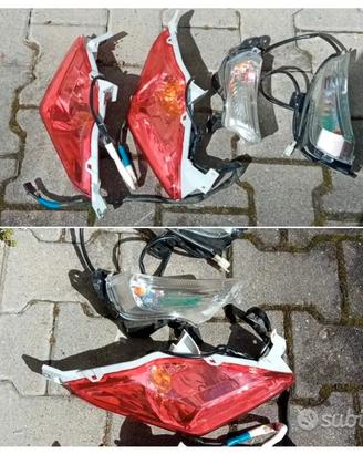 coppia frecce Yamaha XMax 300 o fari fanali