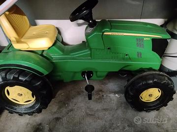 Trattore John Deer a pedale con carro 