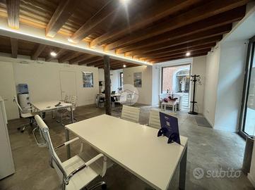 NEGOZIO A DESENZANO DEL GARDA