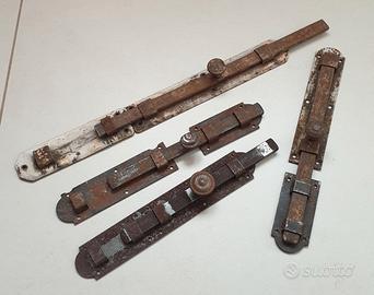 Lotto di 4 Antichi Chiavistelli in Ferro Battuto