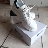 Sneakers marca Inblu