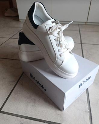 Sneakers marca Inblu