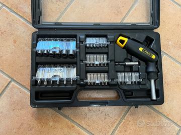 Cacciavite a cricchetto con inserti Stanley