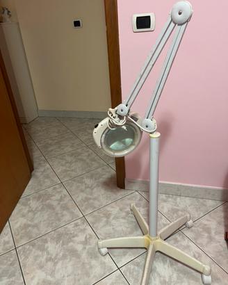 Lampada per studi di estetica