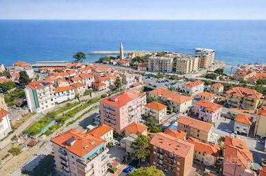 3 LOCALI A SAN LORENZO AL MARE