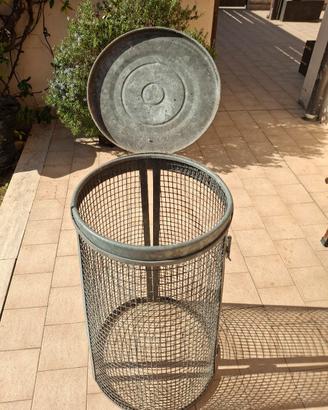 Trespolo porta sacco