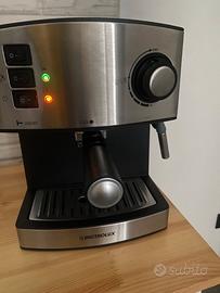 Macchina da caffe’ con posa e lancia per cappuccin