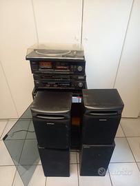 Mobile con giradischi, radio e musicassette.