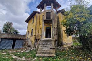 Villa di 225 m² con 5 locali e box auto doppio a G