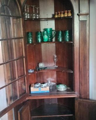 Angoliera credenza