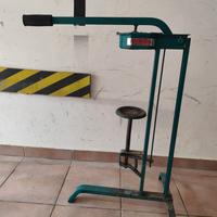 Tappatrice a colonna per tappi sintetici e in sugh