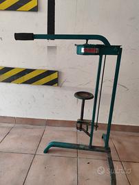 Tappatrice a colonna per tappi sintetici e in sugh