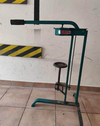 Tappatrice a colonna per tappi sintetici e in sugh