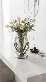 Vaso portafiori in vetro con tulipani in peltro