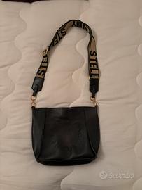 Donna borsa tracolla