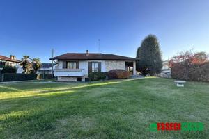 Villa di 193 m² con 4 locali e box auto a Casirate