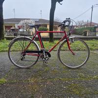 Bicicletta sportiva usata poco