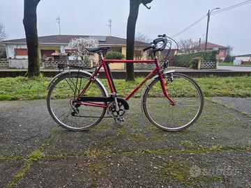Bicicletta sportiva usata poco