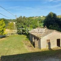 CASALE DI CAMPAGNA CON CORTE PRIVATA E ACCESSORI