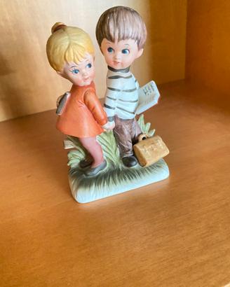 Coppia di bambini in terracotta