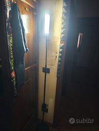 Lampada da terra a led nera moderna