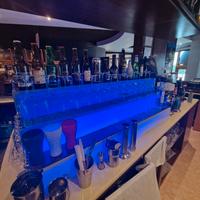 alzatina illuminata back bar esposizione bottiglie