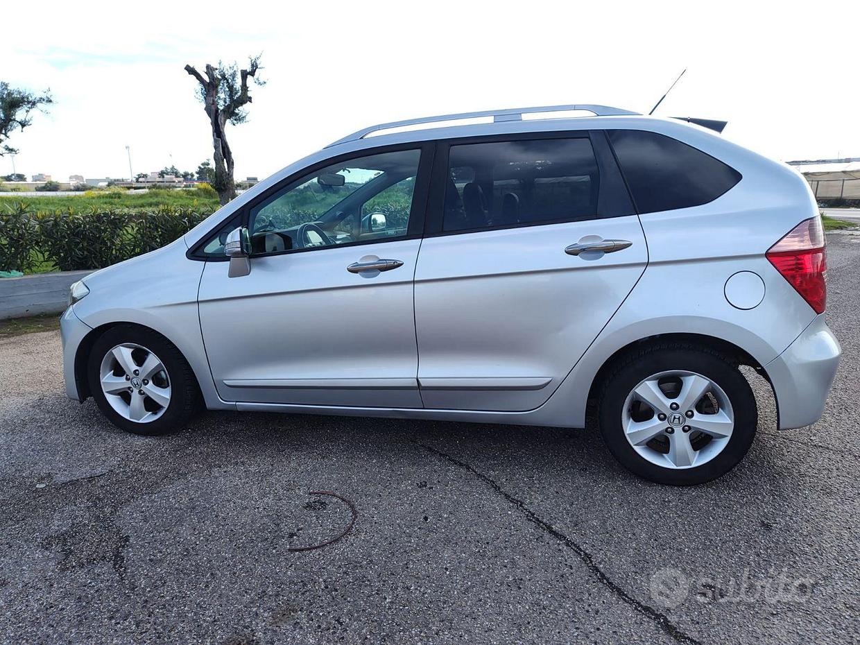 Honda FR-V