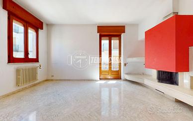 NOVITÀ: Ampio 4 vani con soffitta e terrazzo esclu