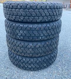 Pneumatici invernali 155/70r17 nuovi al 90%