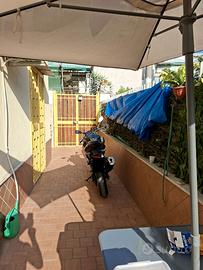 Appartamento con ingresso indipendente, terrazzino